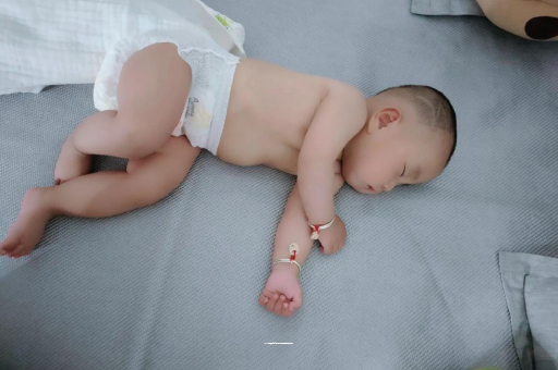 青岛三个月宝宝抬头不稳